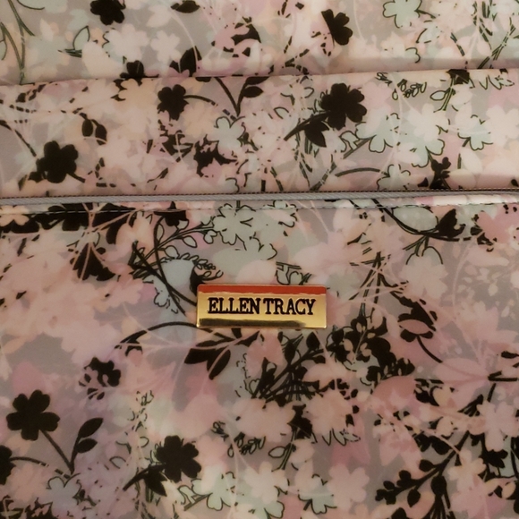 Ellen Tracy Cosmetic Bag - Picture 3 of 3